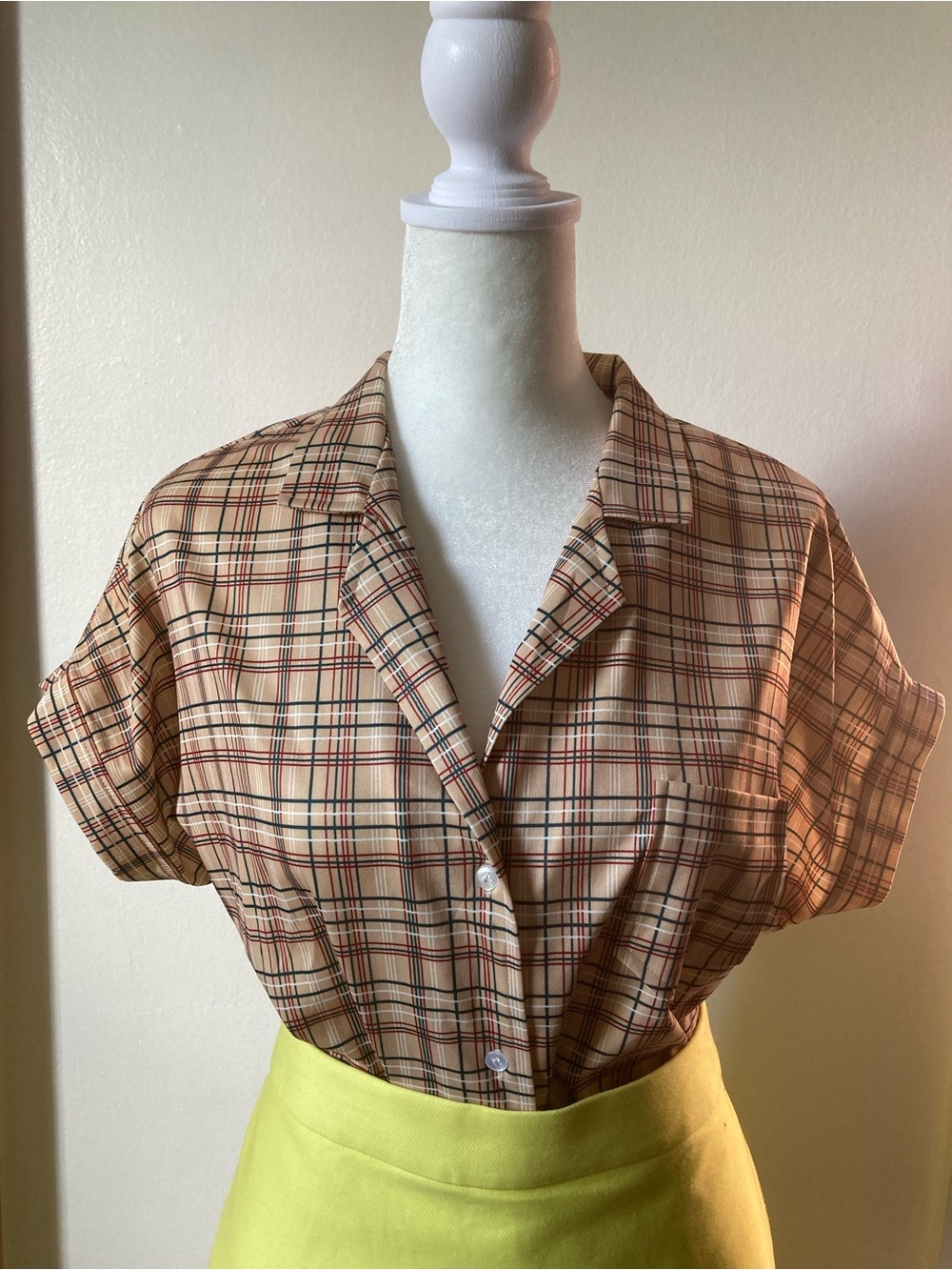 Pit to pit 40” Vintage Islander Beige Plaid Short-Sleeve Button-Down Shirt